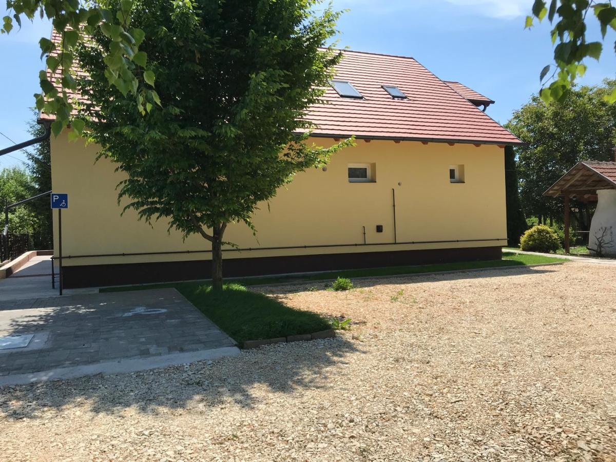 Venusz Ueduelocentrum *